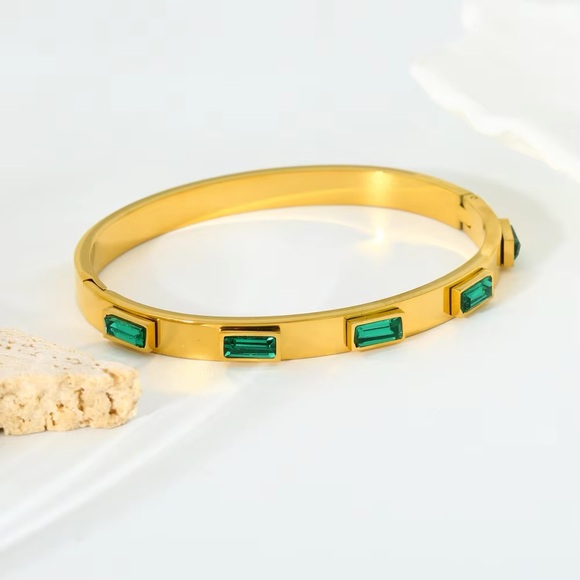 18K Gold Plated Bangle Bracelet*Emerald Green Zircon Baguette Tennis Bracelet*J - Picture 1 of 6